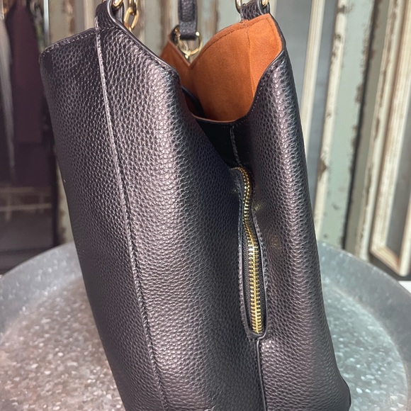 Seven Days Vegan Black Leather Shoulder Bag with Gold Chain - Picture 5 of 14